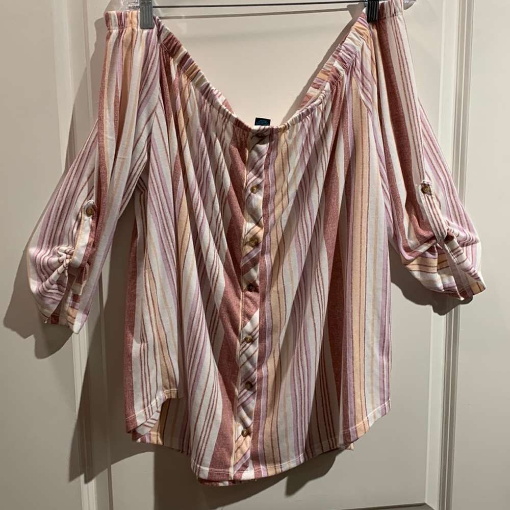 Off shoulder RUE21+ top